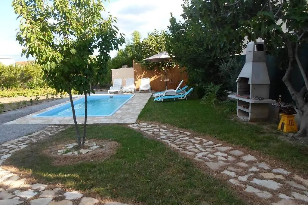 Apartment Ivana With Pool And Parking Kastela Croatia